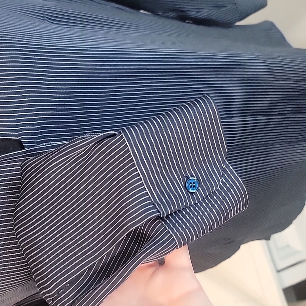 🆕️ AKRIS Silk Crepe Blouse - Picture 3 of 9
